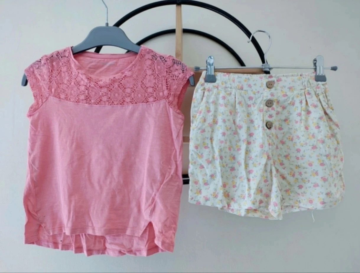 8 ans ensemble été Teeshirt Vertbaudet et short Kiabi